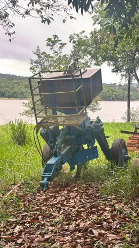 Sulcador Marca DMB - Adubador de Plantio com Reservatório de 300Kg
