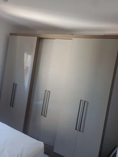Guarda-Roupa Casal Grande 6 Portas - Estado de Novo (Oportunidade)