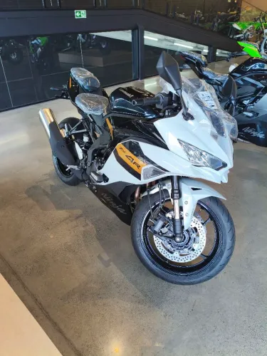 Kawasaki ZX4 R