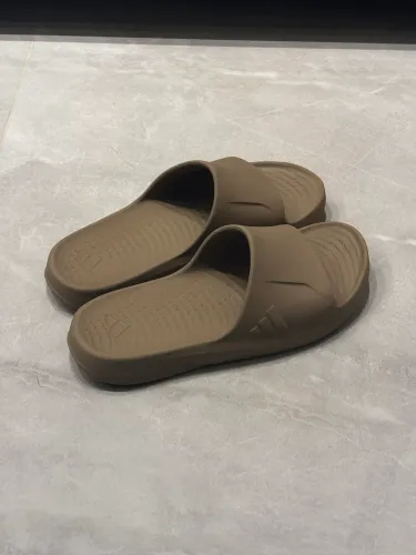 chinelo adidas - Lightshift marrom