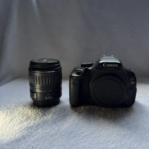 *OPORTUNIDADE* Canon T3i + 28-90mm + Grip + 2 Baterias + Flash Speedlite 