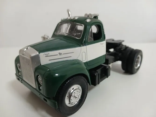 CAMINHÃO MACK B-61 1953 1:43