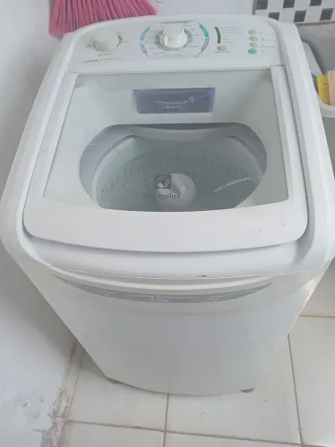 Vendo máquina de lavar em bom estado, tem 8kg e 220v
