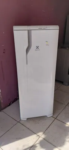 Geladeira Electrolux semi nova 220v ENTREGO