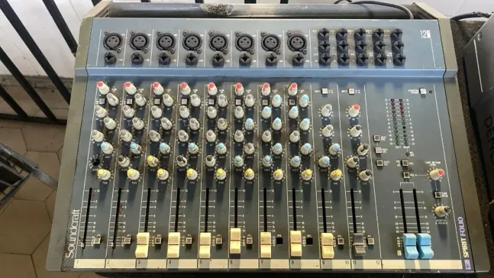 Soundcraft Spirit Folio 12/2 - Mesa de Som Analógica