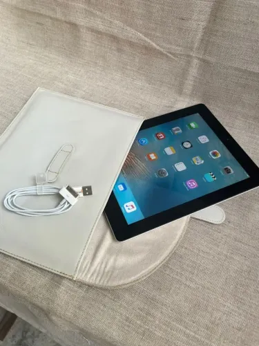 iPad 2 16 gb, funcionando perfeitamente na cor prata em ótimo estado