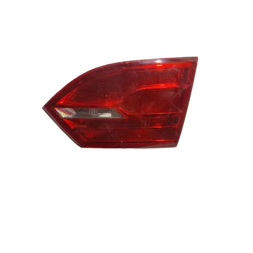 Lanterna Tampa Traseira Direita Volkswagen Jetta 2011 A 2014