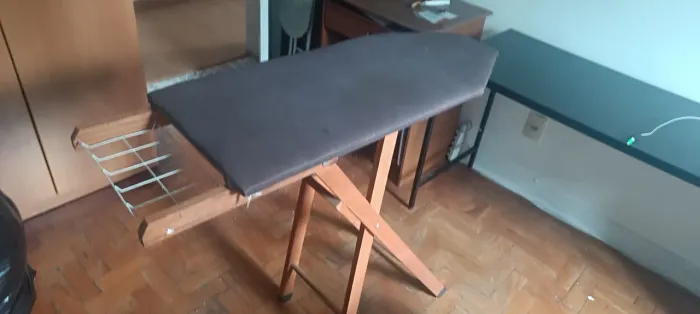 Tábua de passar roupa madeira 