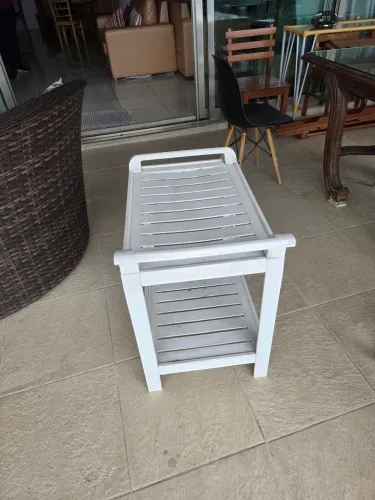 Carrinho para varanda ou jardim branco