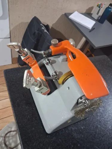 Maquina de copiar chaves 12v