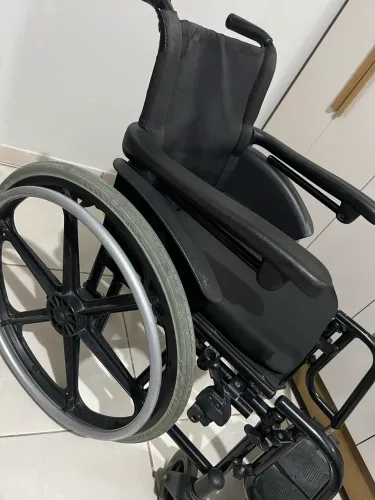 Vendo cadeira de rodas