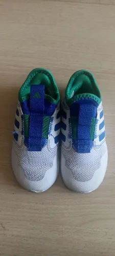 Tênis Adidas original infantil número 23