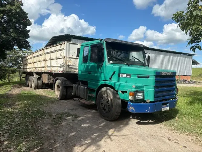 Scania 112 HS 1989 com carreta Graneleira guerra, piso de aço.