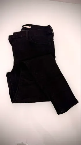 Calça preta levis 32 fem