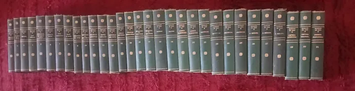 Coleção de livros antigos de machado de assis. 