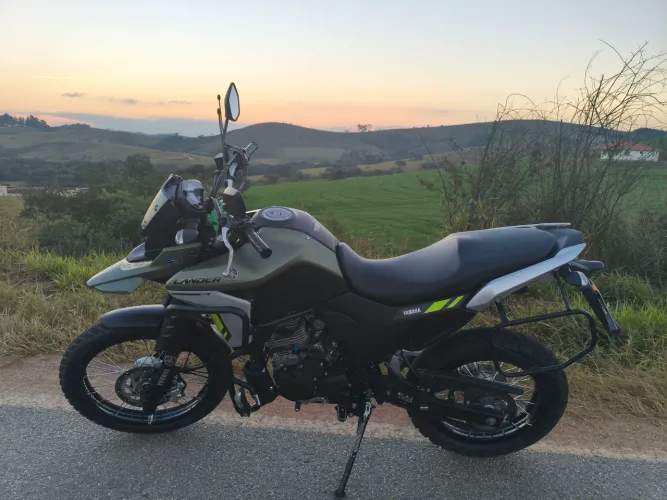Vendo Lander 250 2025 moto nova