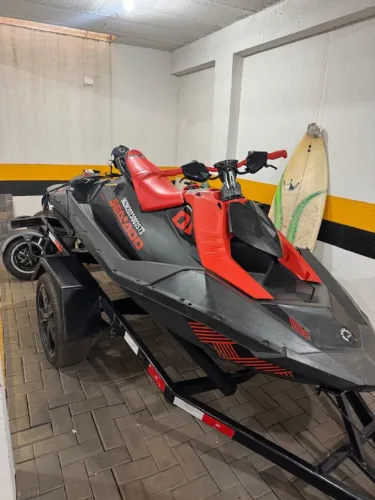 Jet Ski Sea-Doo Spark Trixx 90 HP - Esportivo e Divertido!