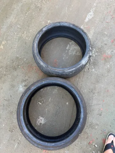 Vendo dois pneus 185/35 R17