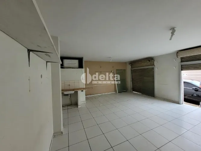 Loja disponível para locação no bairro Luizote de Freitas em Uberlândia-MG.