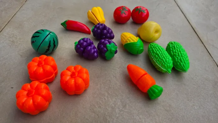 Kit Brinquedo Infantil Comidinha com Velcro - Frutas e Legumes de Cortar (14 Peças)