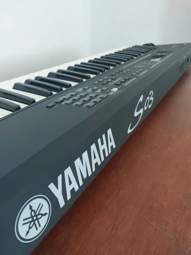 TECLADO YAMAHA S03 
