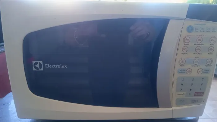 Microondas Electrolux 20 litros 127V em perfeito estado de funcionamento