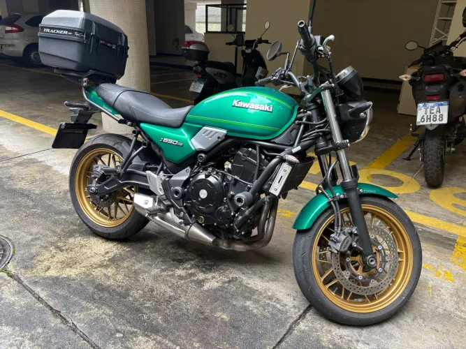 Z650RS em estado de zero
