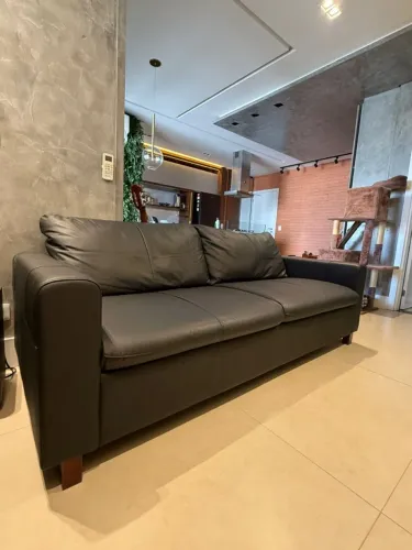 SOFA TOK&STOK EM COURO LEGITIMO 3 LUGARES