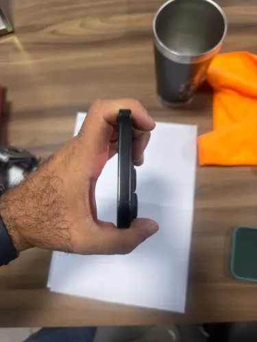 Iphone 16 pro Max sem detalhes com a caixa e 2 case 