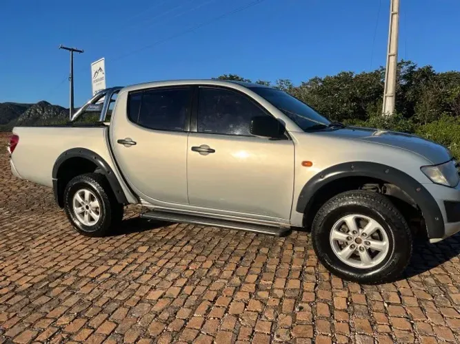 Mitsubishi L200 Triton HPE 3.2 CD TB Int.diesel MEC 2013
