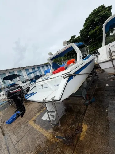VENDO LANCHA COMPLETA PEGASUS 25 MOTOR