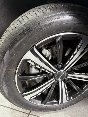 Par de Pneus BYD King 255/55 R17 - Excelente Estado