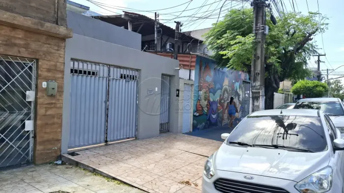 Casa com 2 Pavimentos à venda no Poço