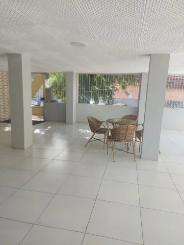 Alugo Amplo Ap 2/4 com suíte e garagem coberta-Próximo Hospital Maternidade e a UFBA