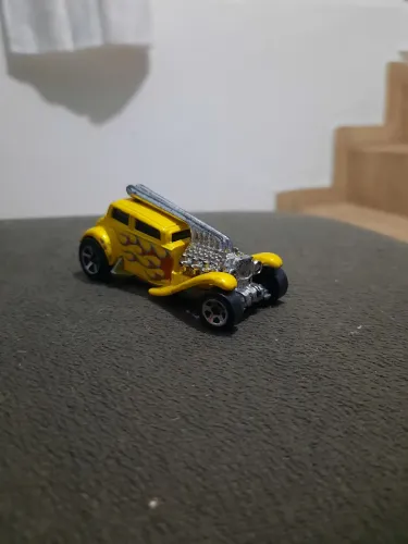 Miniatura Hot Wheels Straight Piper 2007