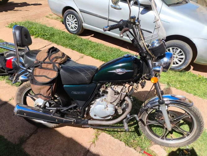 Moto Suzuki intruder