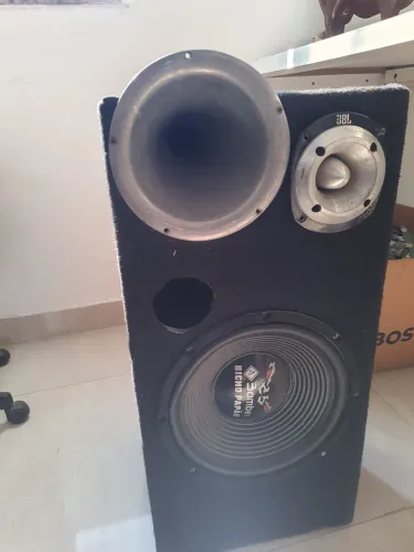 Caixa de som automotivo