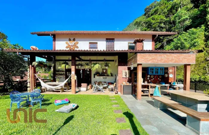 Casa com 3 dormitórios à venda, 238 m² por R$ 1.100.000,00 - Granja Guarani - Teresópolis/
