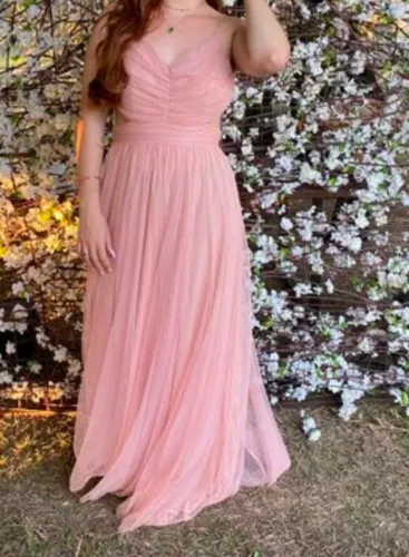 Vestido de festa em tule com brilhos tamanho M veste 38 ao 40 usado apenas 1 vez