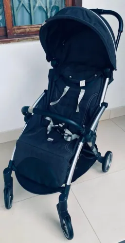 Carrinho Goody Chicco<br><br>Valor: 850 reais<br><br>Retirar no Anita Garibaldi