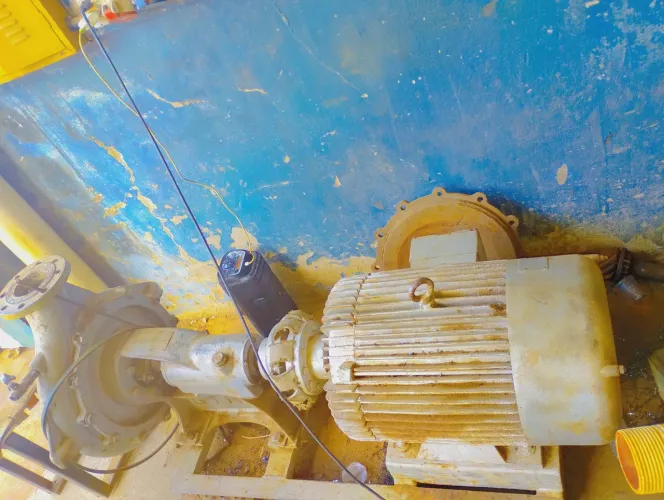 Motor elétrico e bomba d'água acoplada