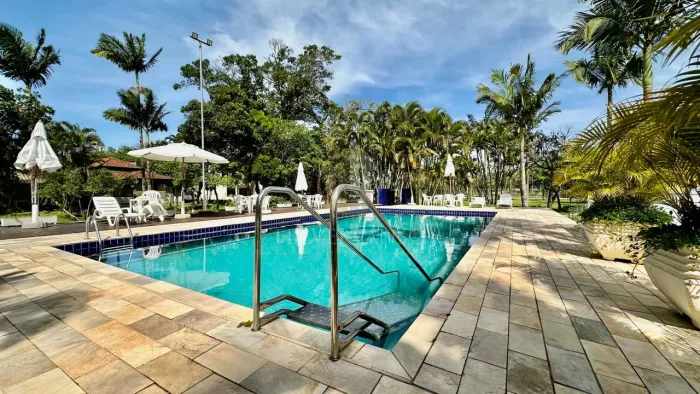 Casa em condomínio com área de lazer e piscina - Guaratuba