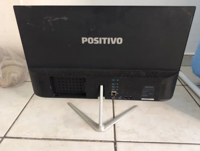 vendo Pc all in on positivo, não está funcionando, para que quiser ajeitar 