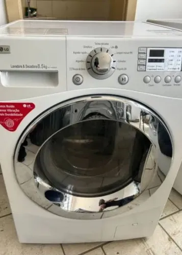 Máquina de lavar e secar roupas 