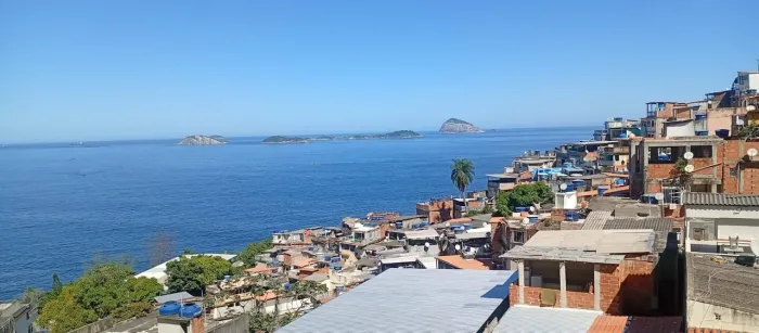 Duplex / 3quartos, cozinha americana, vista mar no Vidigal, ( condomínio e IPTU inclusos)