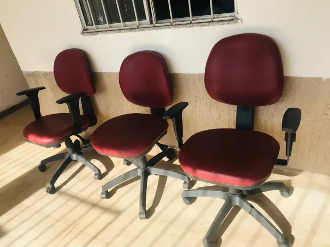 Vende-se cadeira de escritório e rodinha