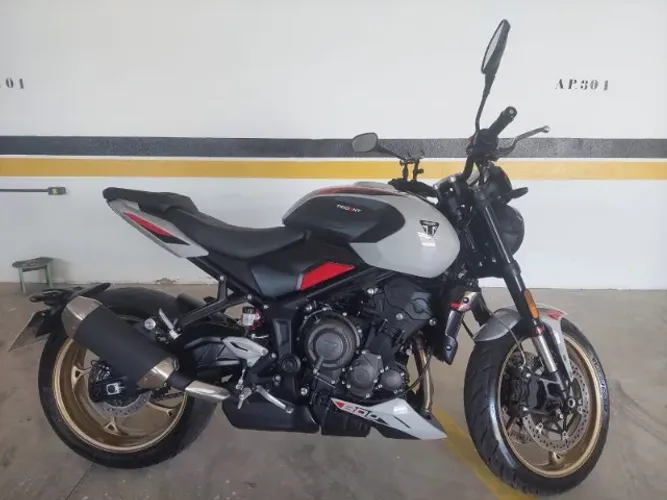 VENDO TRIDENT 800 2026 MOTO TRIUMPH
