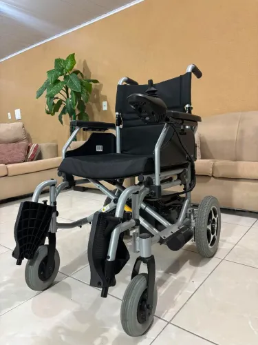 Cadeira de rodas motorizada