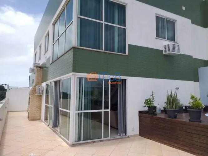 Cobertura com 04 Quartos sendo 02 suítes e 02 vagas de garagem.