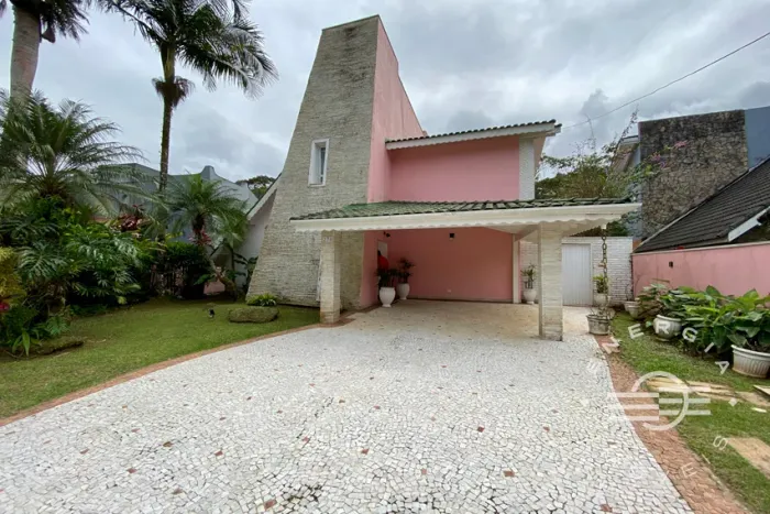 CASA COM 4 DORMITÓRIOS (4 SUÍTES), 6 VAGAS, 232M² ÁREA CONSTRUÍDA À VENDA EM RIVIERA DE SÃ